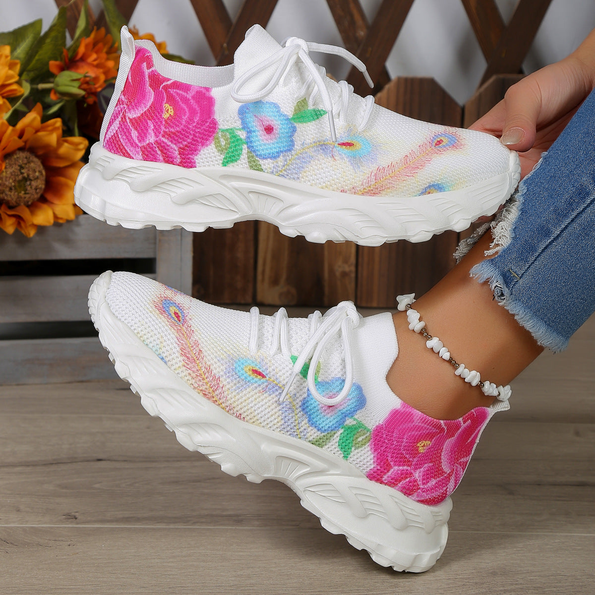 Casual Flower Flying Woven Breathable Surface Soft Bottom Lightweight Sneaker